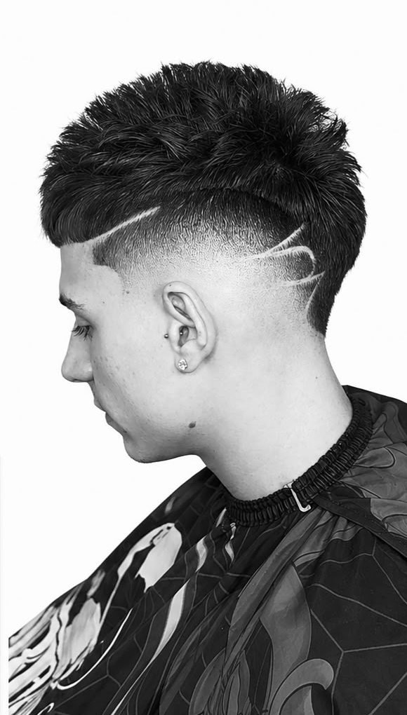 Después: fade bajo con textura y diseño de líneas a navaja
